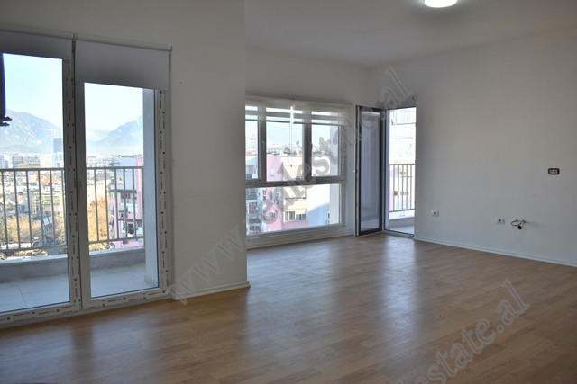 Ambient zyre me qira prane Ring Center ne Tirane